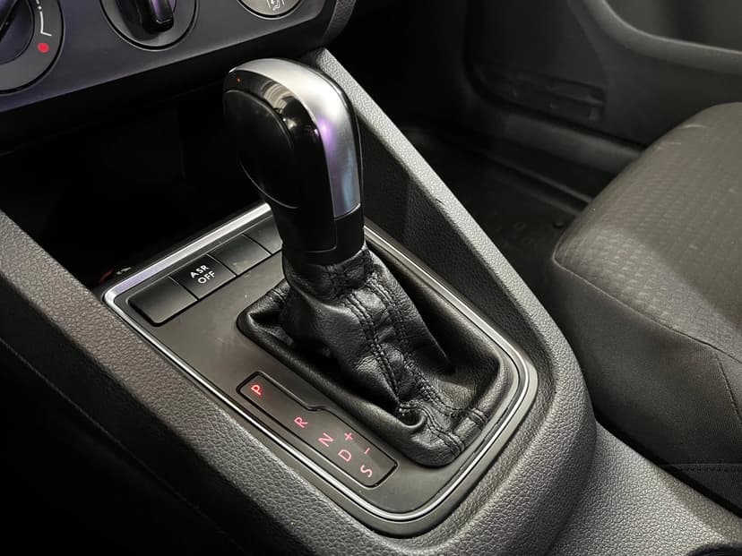 volkswagen-jetta-2015-390-14