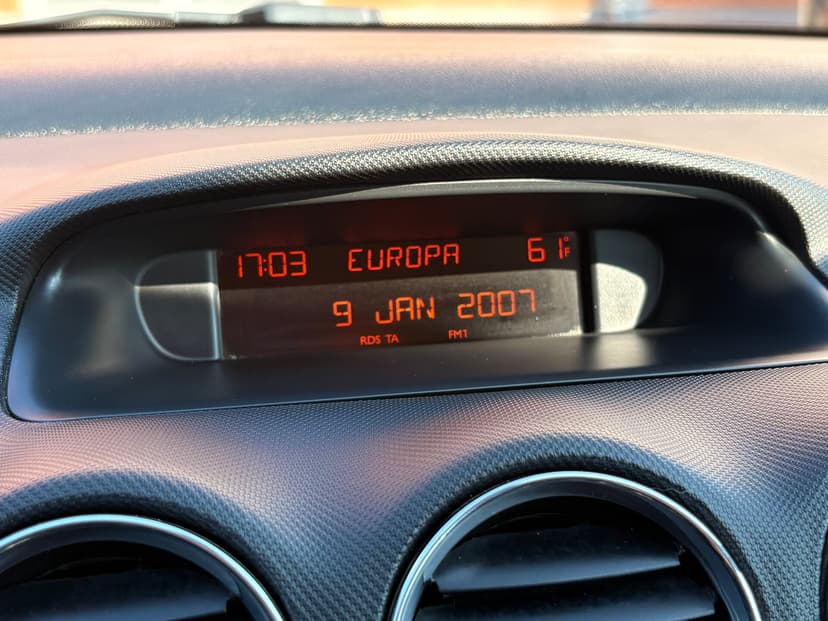 peugeot-308-2011-493-13