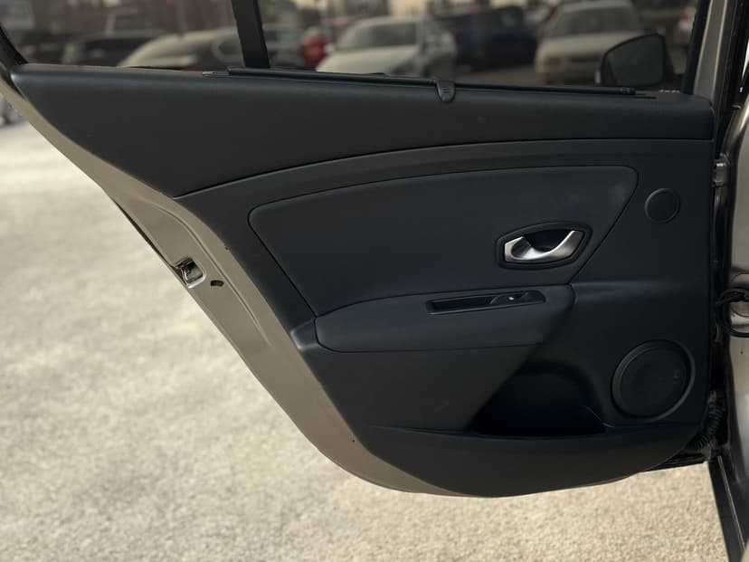 renault-fluence-2011-982-18