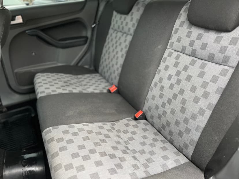 ford-focus-2007-762-21