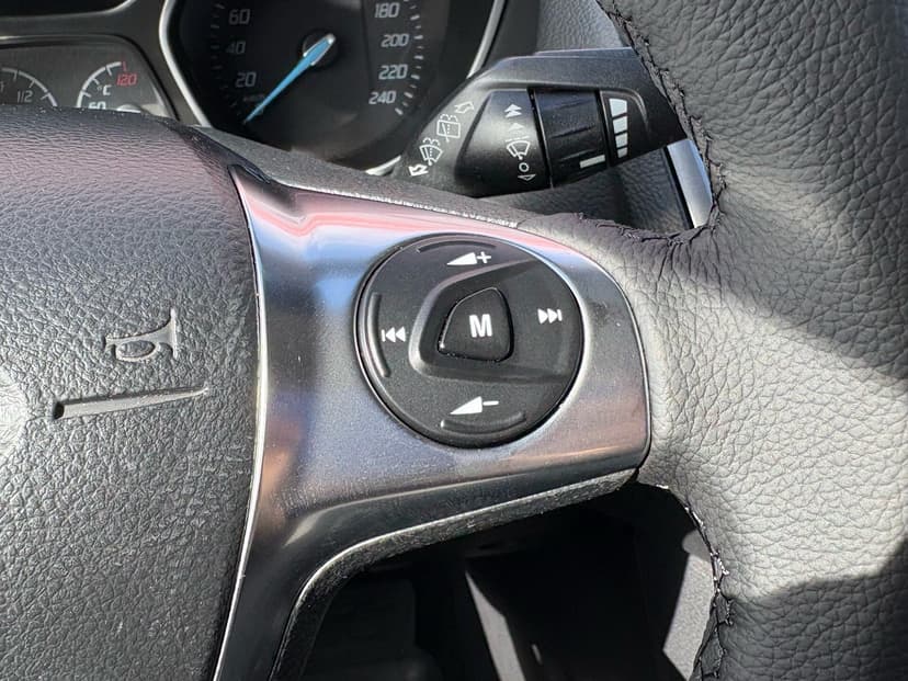 ford-focus-2013-111-12