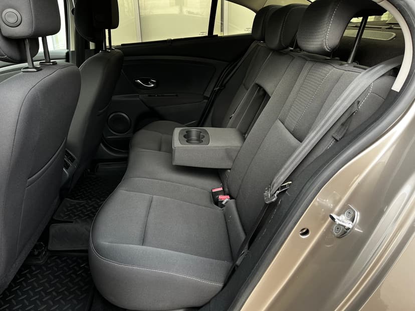 renault-fluence-2011-982-19