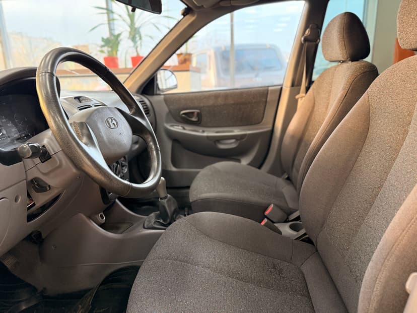 hyundai-accent-2005-686-12