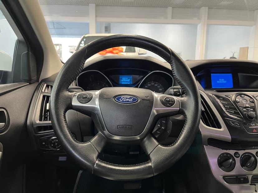 ford-focus-2012-25-10
