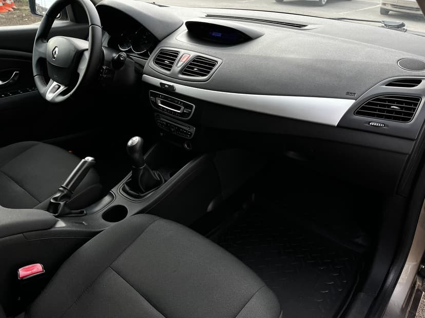 renault-fluence-2011-982-23