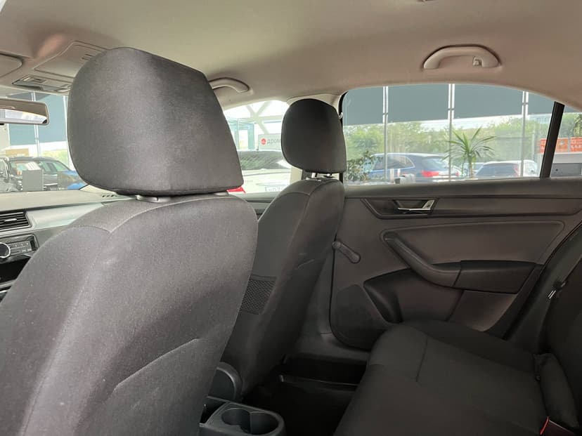 skoda-rapid-2018-147-23