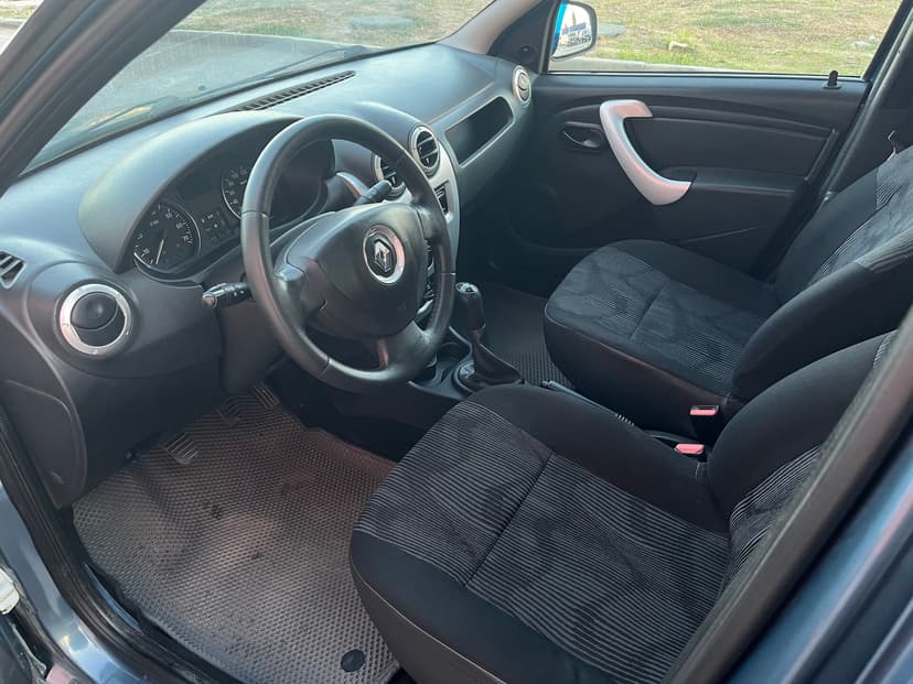 renault-logan-2013-62-13