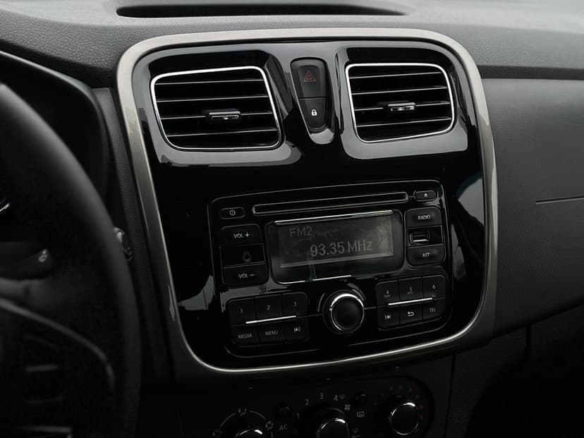 renault-logan-2015-769-12