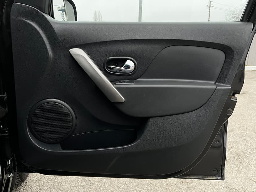 renault-logan-2015-769-19