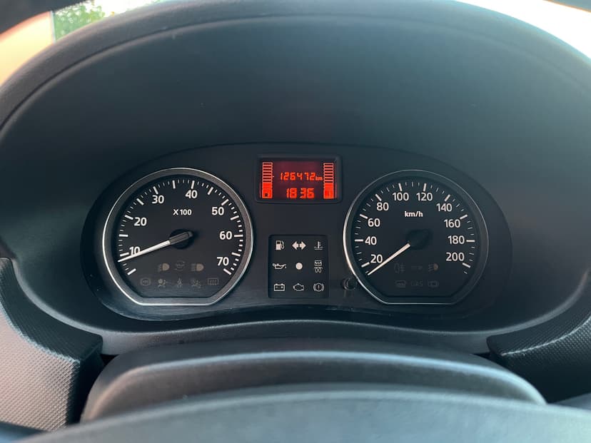 renault-logan-2013-62-15