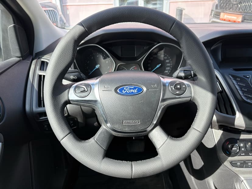 ford-focus-2013-111-10