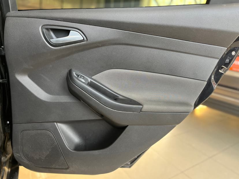 ford-focus-2014-1044-27