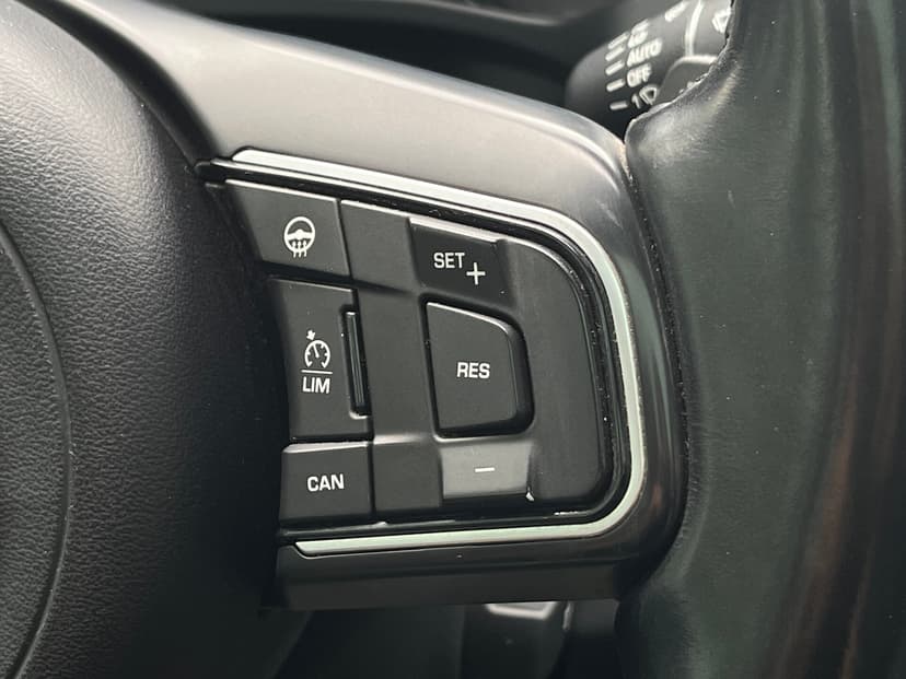 jaguar-f-pace-2016-31-17