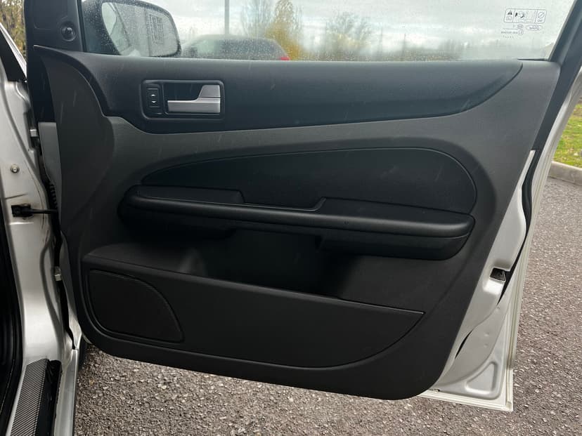 ford-focus-2007-594-19