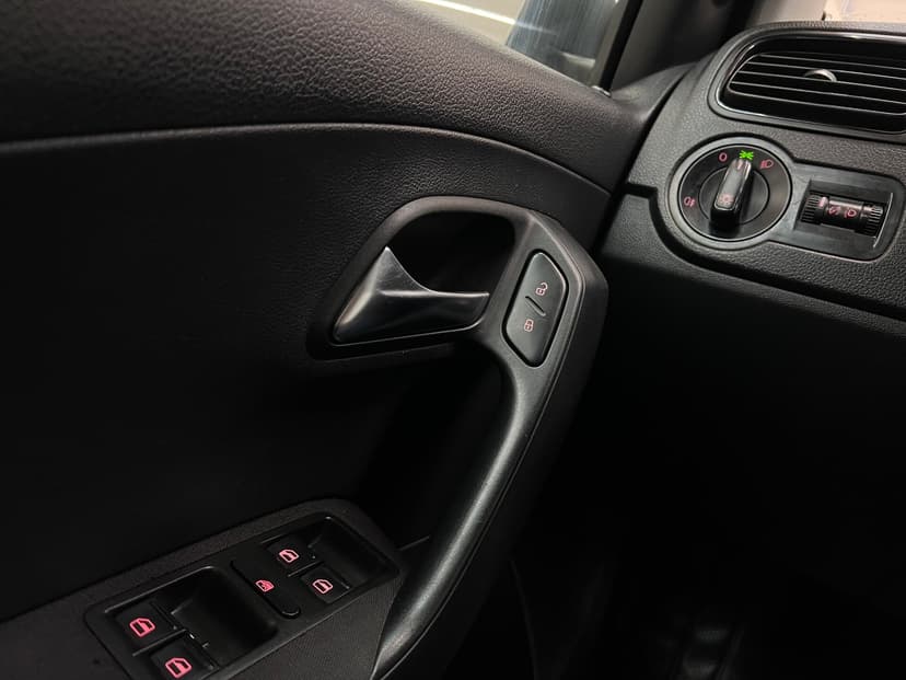 volkswagen-polo-2010-963-17