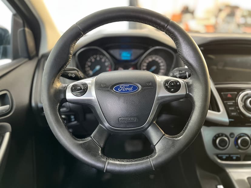 ford-focus-2014-1044-11