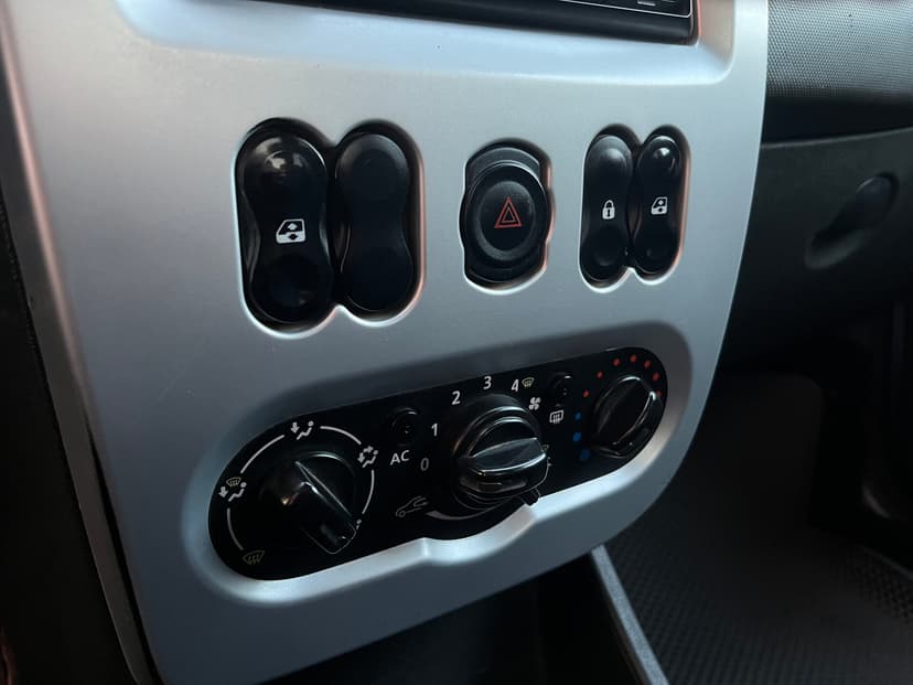 renault-logan-2013-62-11