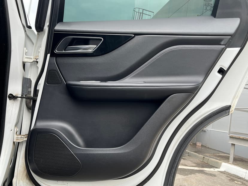 jaguar-f-pace-2016-31-29