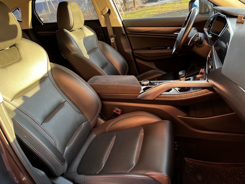 geely-tugella-2022-887-38