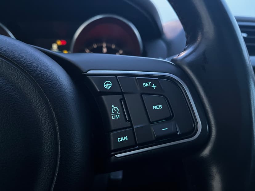 jaguar-f-pace-2016-31-14