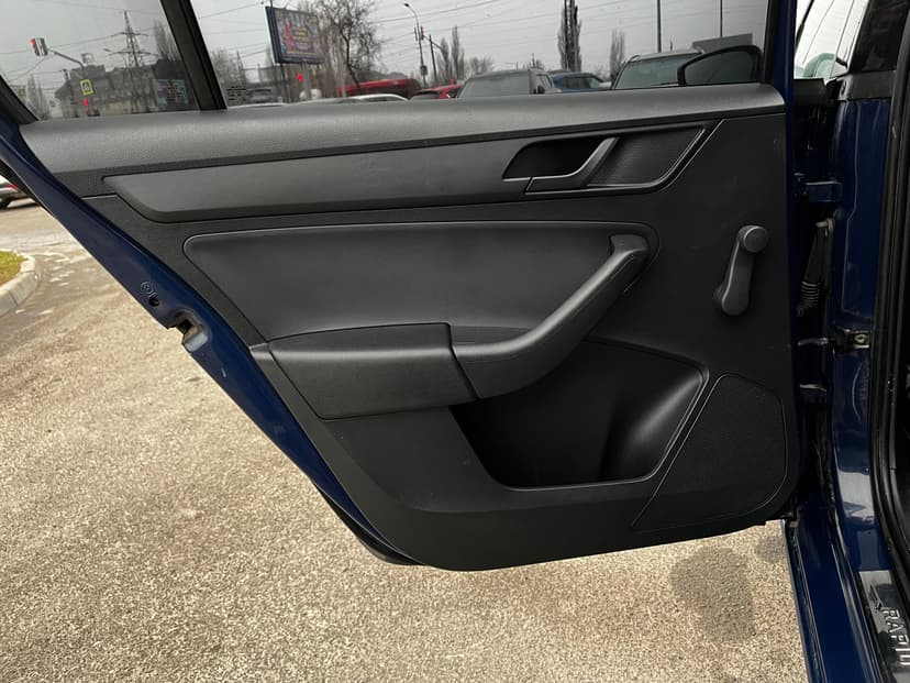 skoda-rapid-2015-824-12