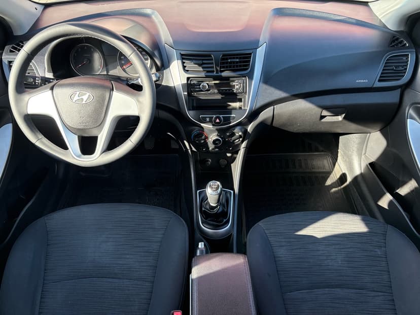 hyundai-solaris-2014-120-10