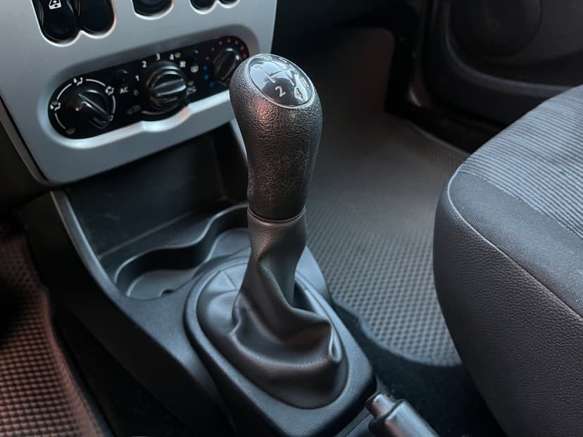 renault-logan-2013-62-12