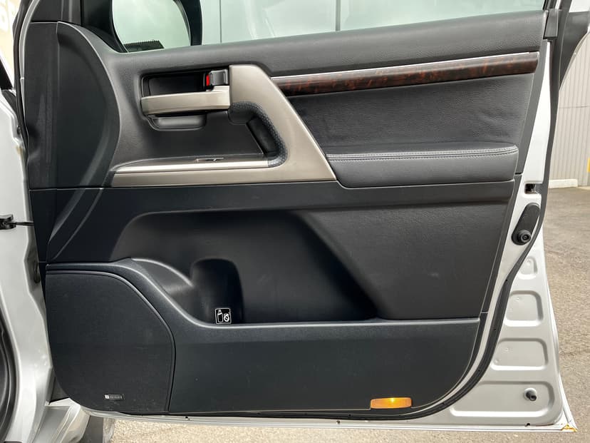 toyota-land cruiser-2011-771-28