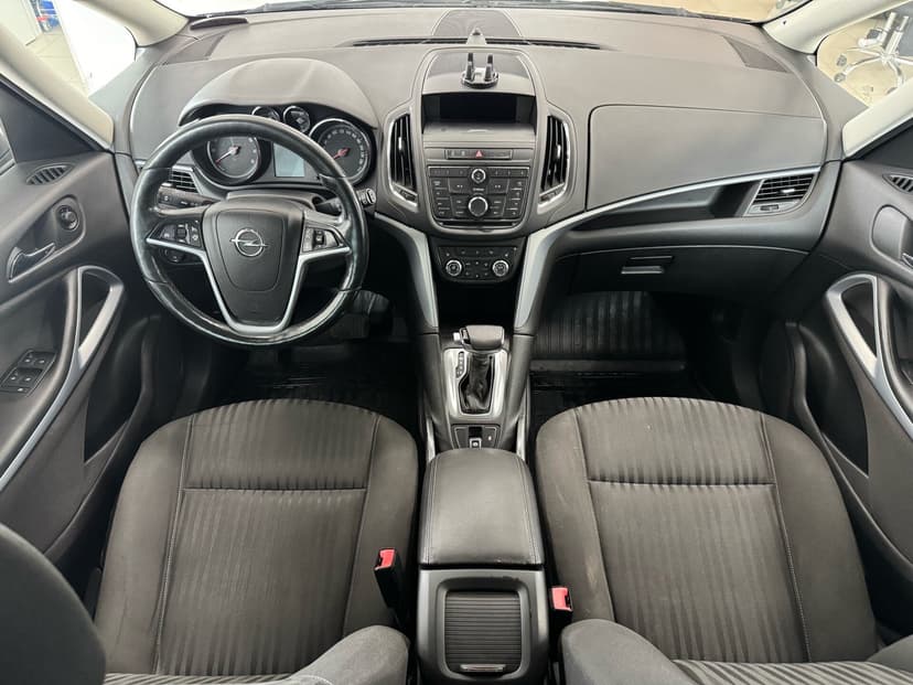 opel-zafira-2013-121-12