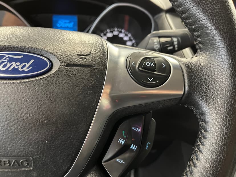 ford-focus-2012-25-12