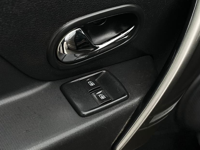 renault-logan-2015-769-14