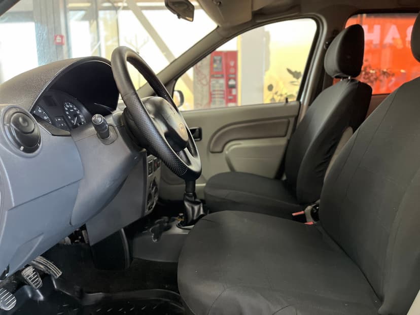 renault-logan-2009-945-12