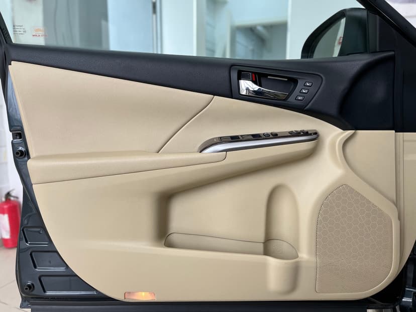 toyota-camry-2015-1332-27