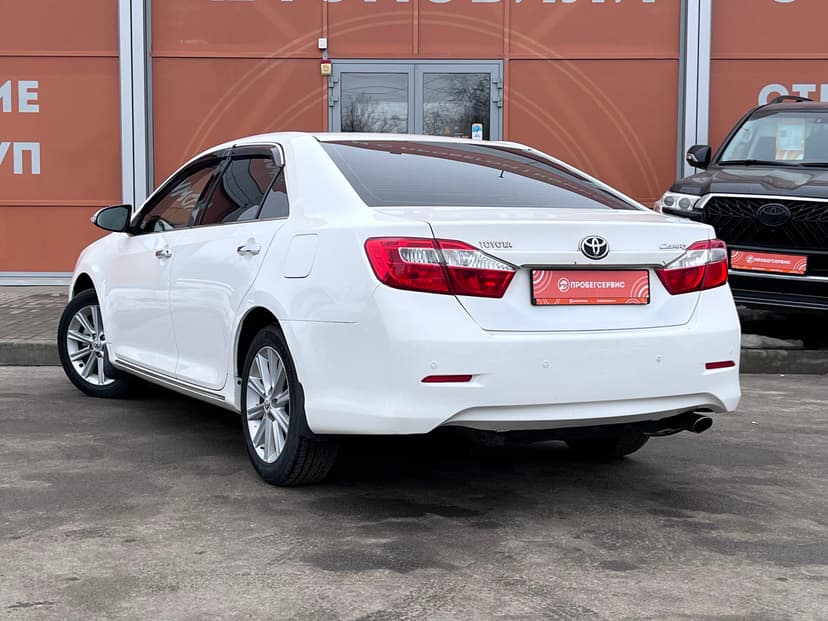 toyota-camry-2012-1224-6