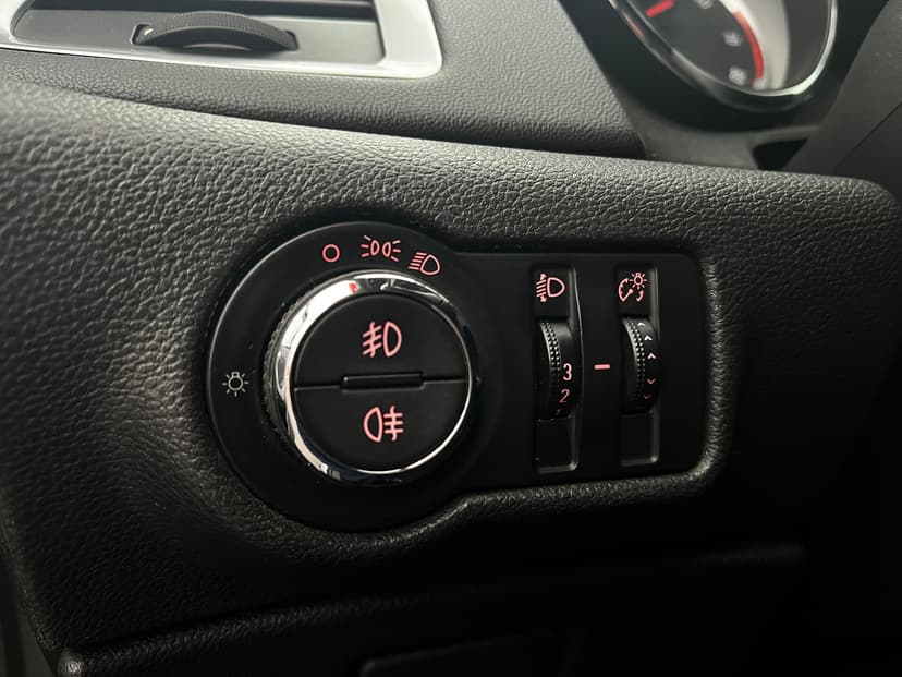 opel-astra-2013-831-21