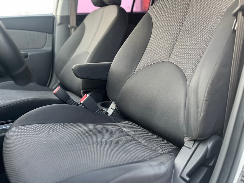 kia-rio-2011-1011-17