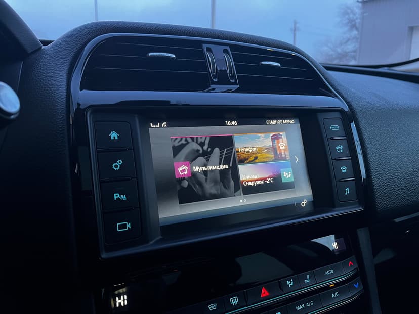 jaguar-f-pace-2016-31-15