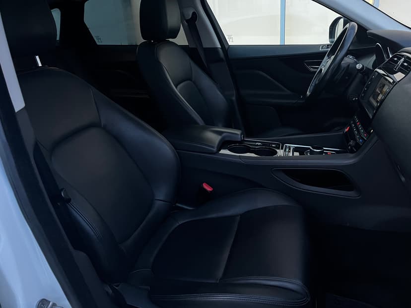 jaguar-f-pace-2016-31-31