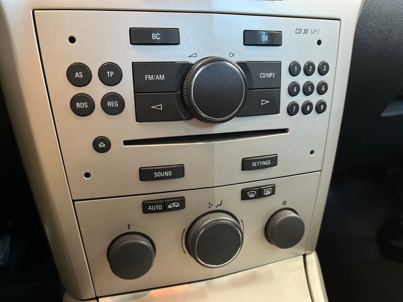 opel-astra-2008-1281-14