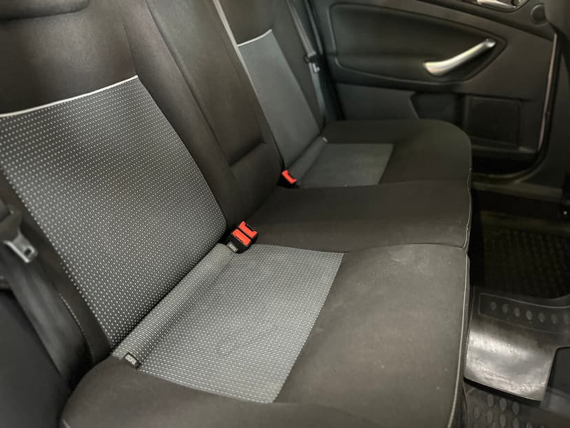 ford-mondeo-2012-1021-24