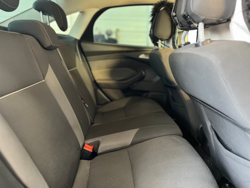 ford-focus-2014-1044-26