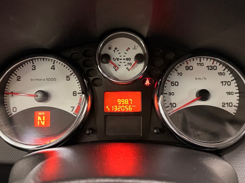 peugeot-207-2010-846-13