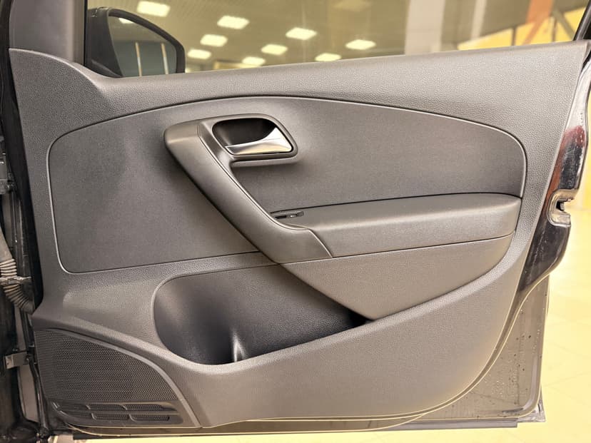 volkswagen-polo-2013-870-21