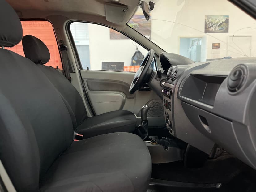 renault-logan-2009-945-13