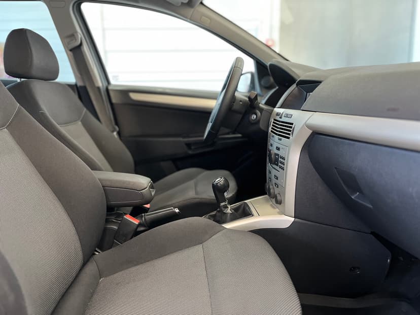 opel-astra-2008-1281-19