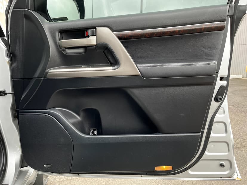 toyota-land cruiser-2011-771-28