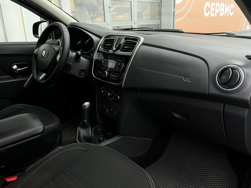 renault-logan-2015-769-18