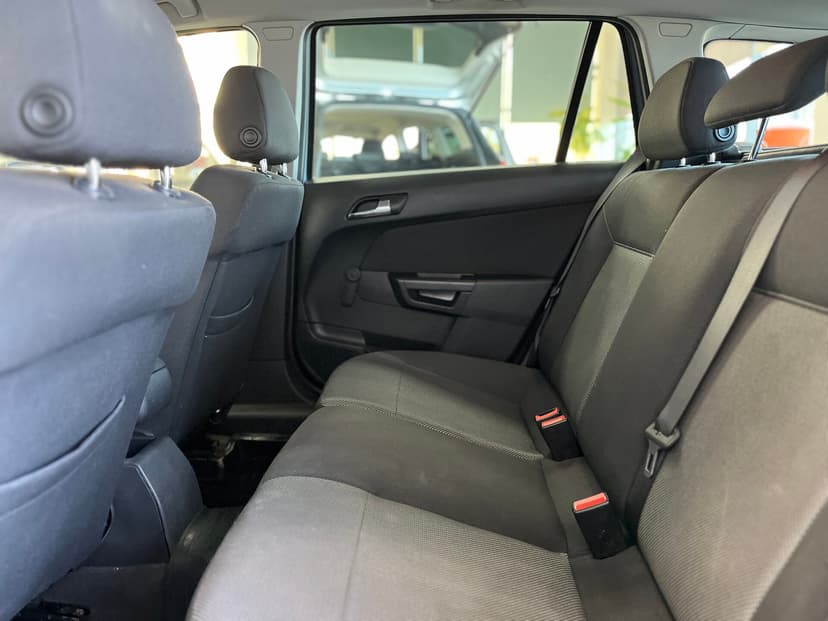 opel-astra-2008-1281-23