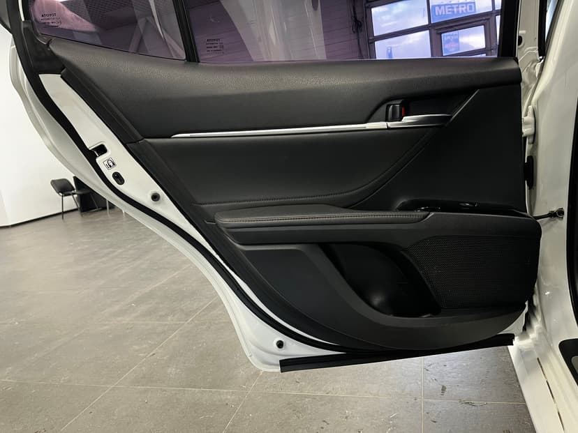 toyota-camry-2018-930-23