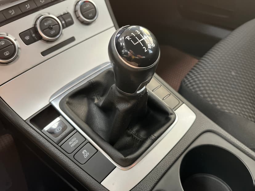 volkswagen-passat-2012-942-14